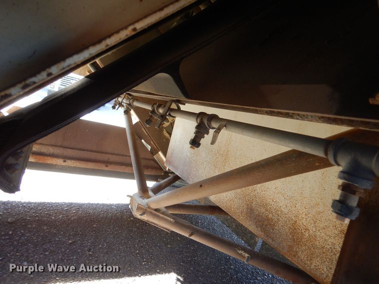 image for item MT9999 1995 Elign Pelican Series P  street sweeper truck