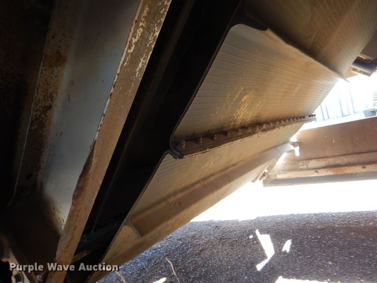 image for item MT9999 1995 Elign Pelican Series P  street sweeper truck