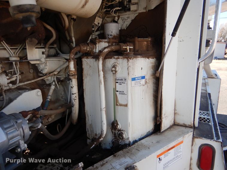 image for item MT9999 1995 Elign Pelican Series P  street sweeper truck