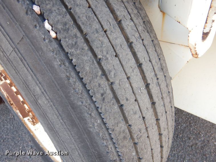 image for item MT9999 1995 Elign Pelican Series P  street sweeper truck