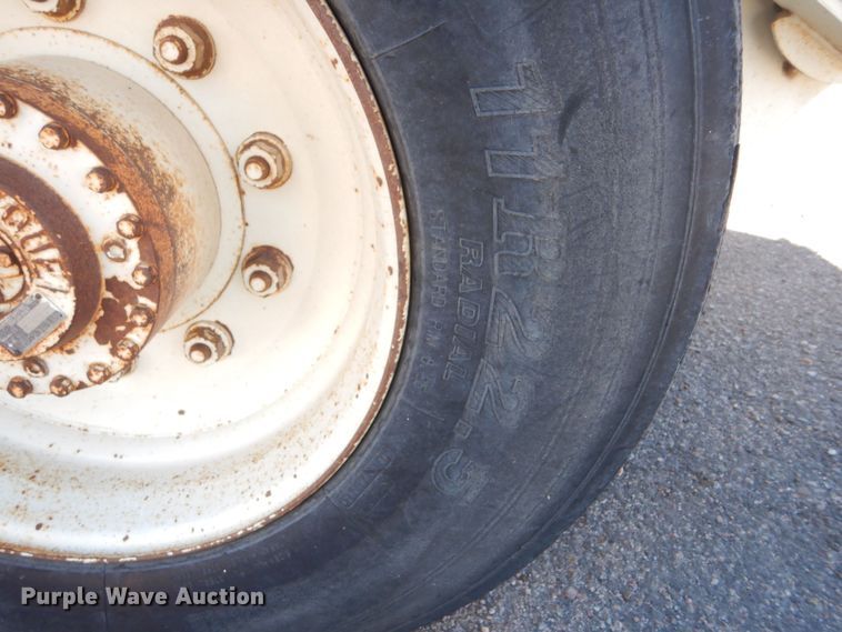 image for item MT9999 1995 Elign Pelican Series P  street sweeper truck