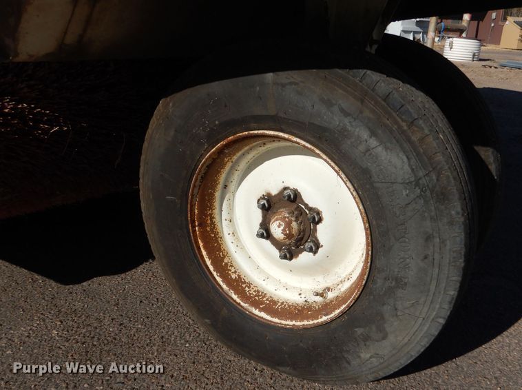 image for item MT9999 1995 Elign Pelican Series P  street sweeper truck