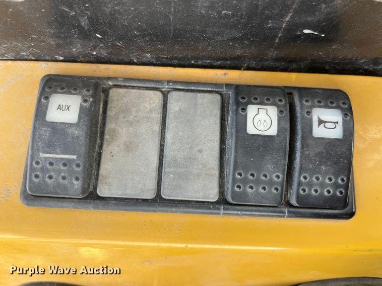 image for item MW9436 2000 ASV 4810  tracked skid steer loader