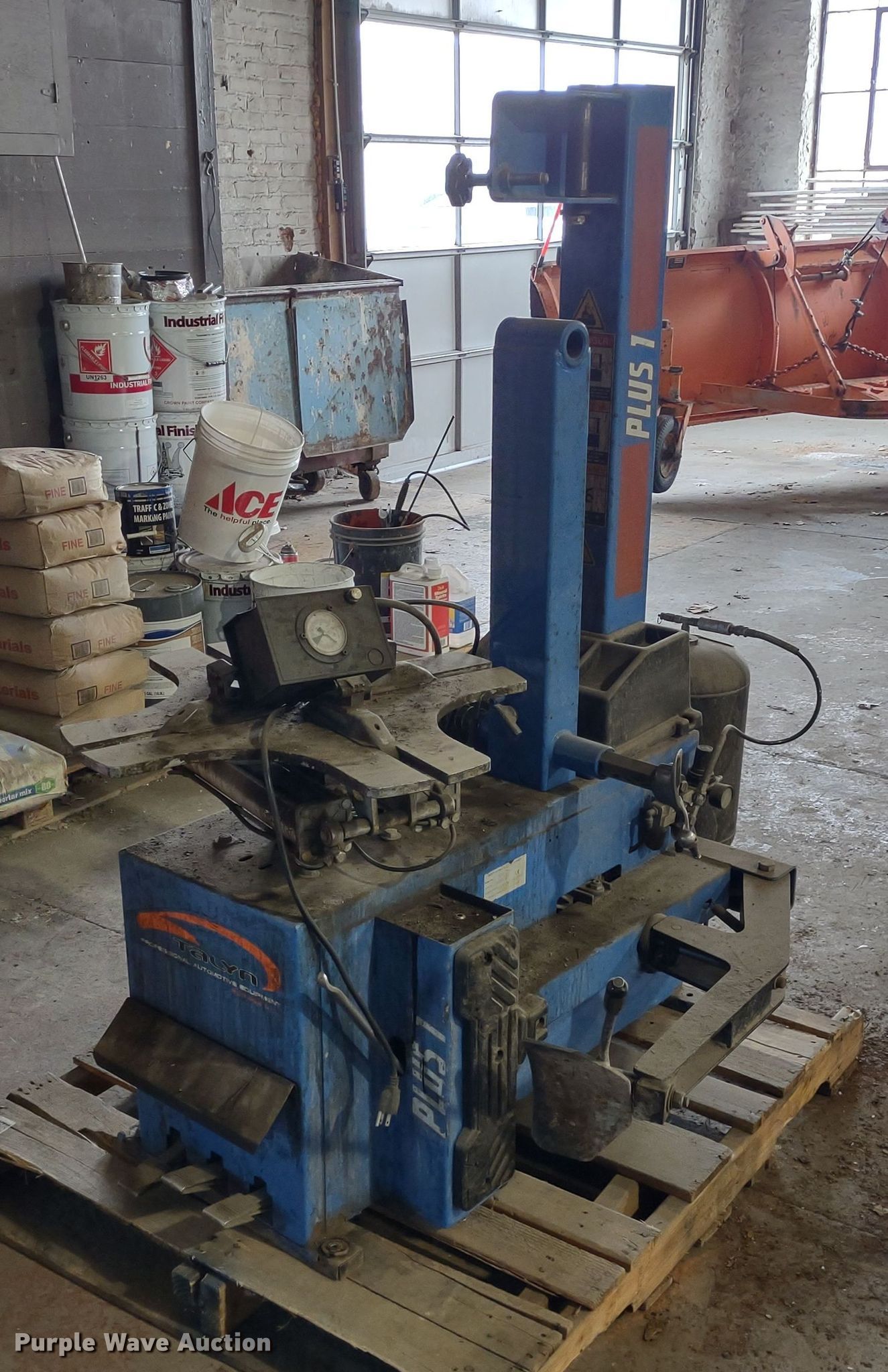 Talyn Plus1 tire machine in KS Item JK9127 sold Purple Wave