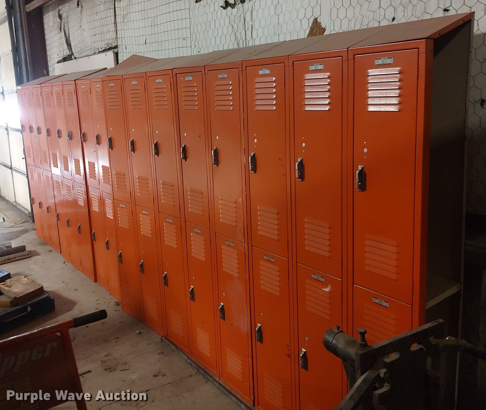 (38) lockers in Wellington, KS Item MM9910 sold Purple Wave