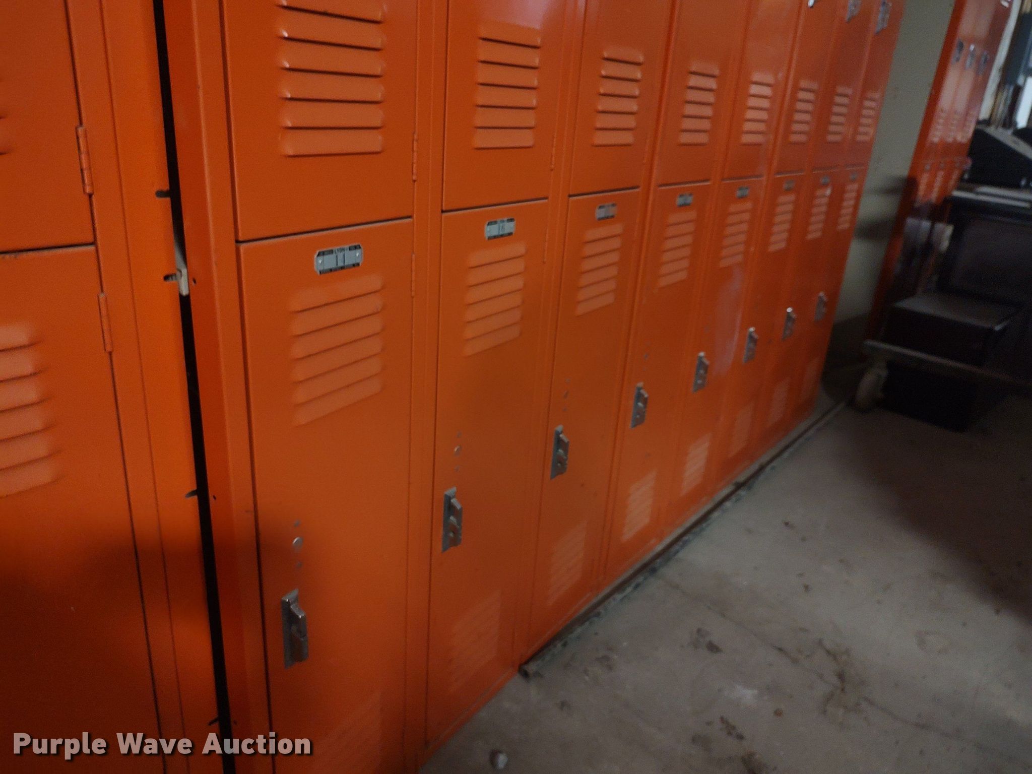 (38) lockers in Wellington, KS Item MM9910 sold Purple Wave