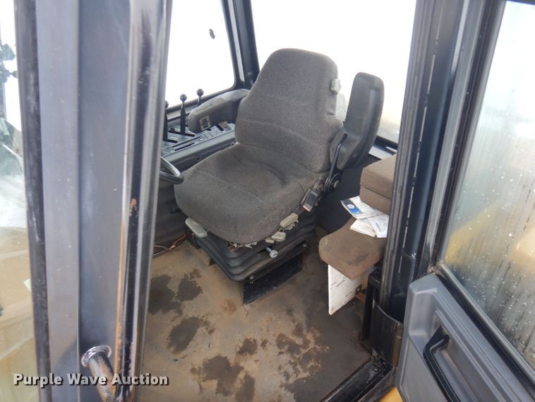 image for item AF9335 1996 Caterpillar Challenger 75C  tractor