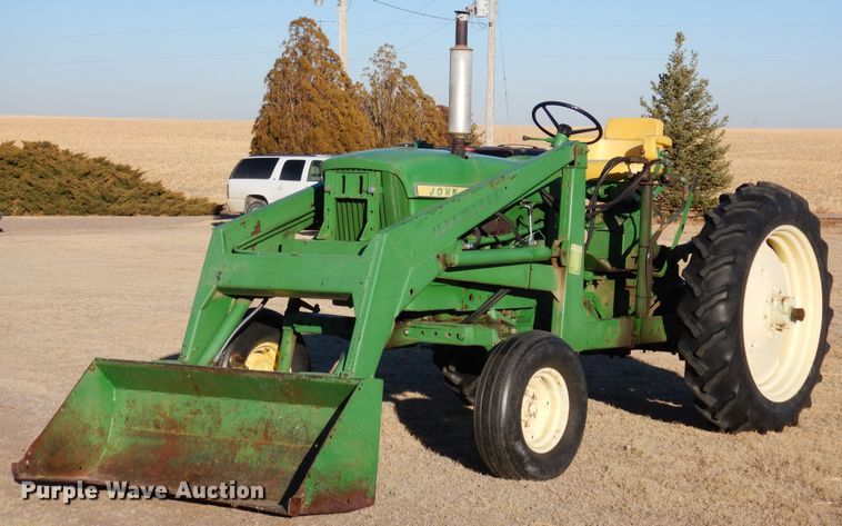 image for item DF8283 1962 John Deere 2010  tractor