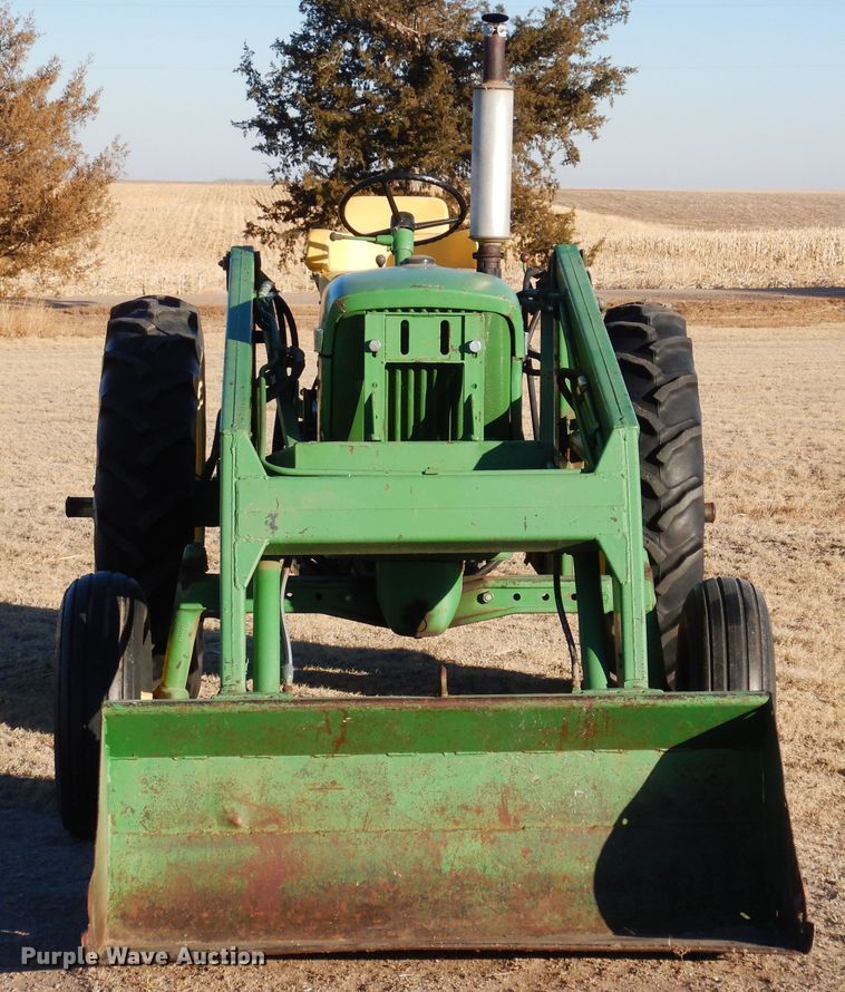 image for item DF8283 1962 John Deere 2010  tractor