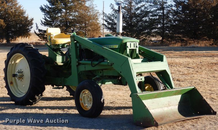 image for item DF8283 1962 John Deere 2010  tractor