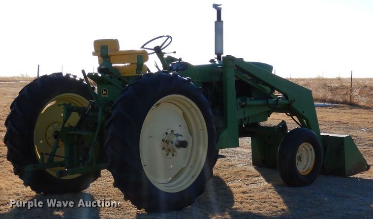 image for item DF8283 1962 John Deere 2010  tractor