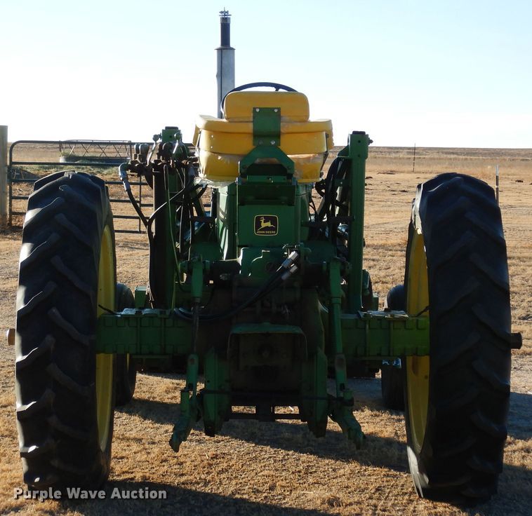 image for item DF8283 1962 John Deere 2010  tractor