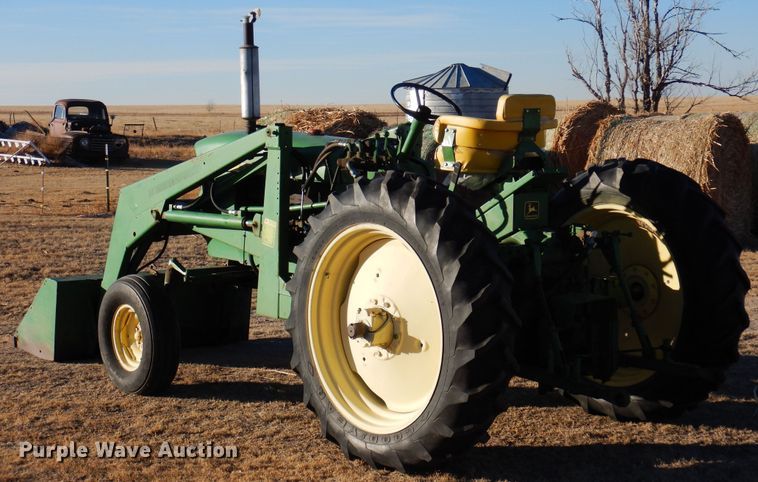 image for item DF8283 1962 John Deere 2010  tractor