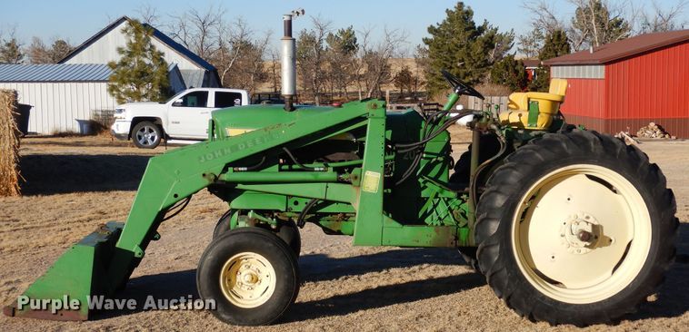 image for item DF8283 1962 John Deere 2010  tractor