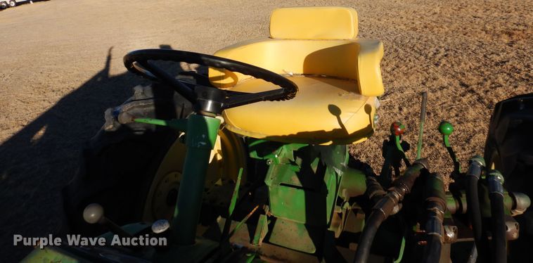 image for item DF8283 1962 John Deere 2010  tractor