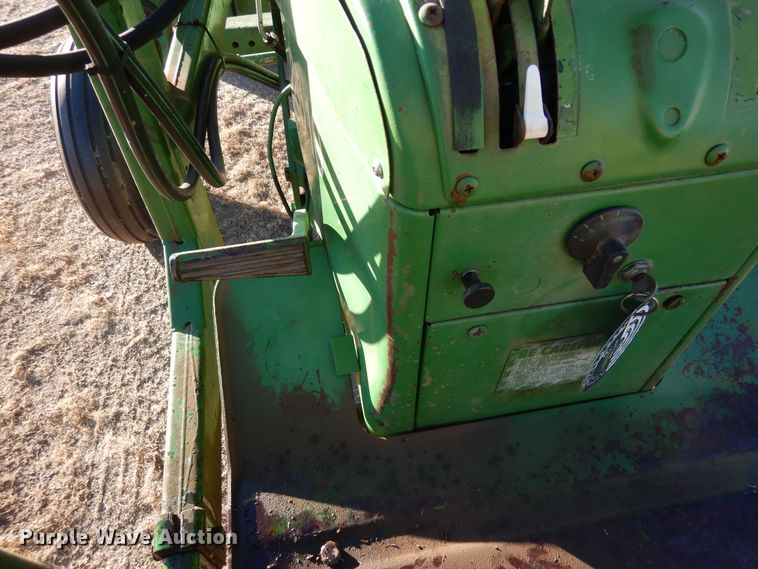 image for item DF8283 1962 John Deere 2010  tractor