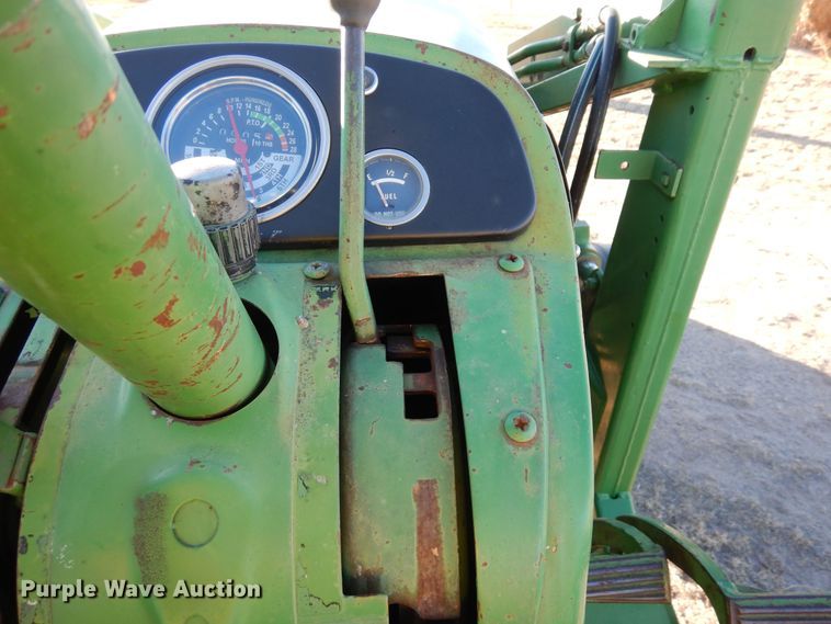 image for item DF8283 1962 John Deere 2010  tractor