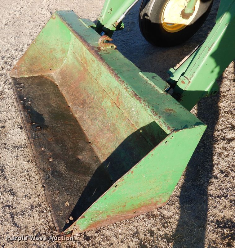 image for item DF8283 1962 John Deere 2010  tractor