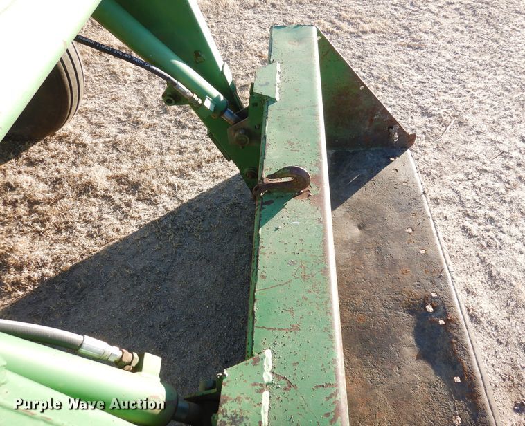 image for item DF8283 1962 John Deere 2010  tractor