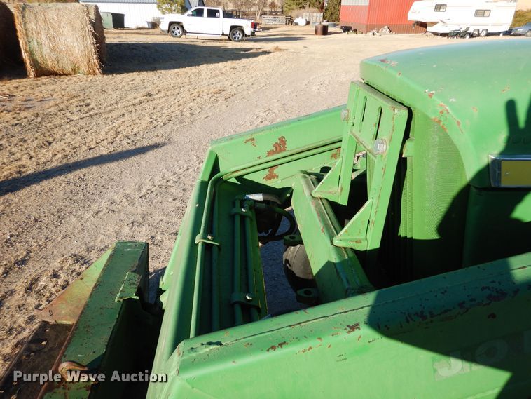 image for item DF8283 1962 John Deere 2010  tractor