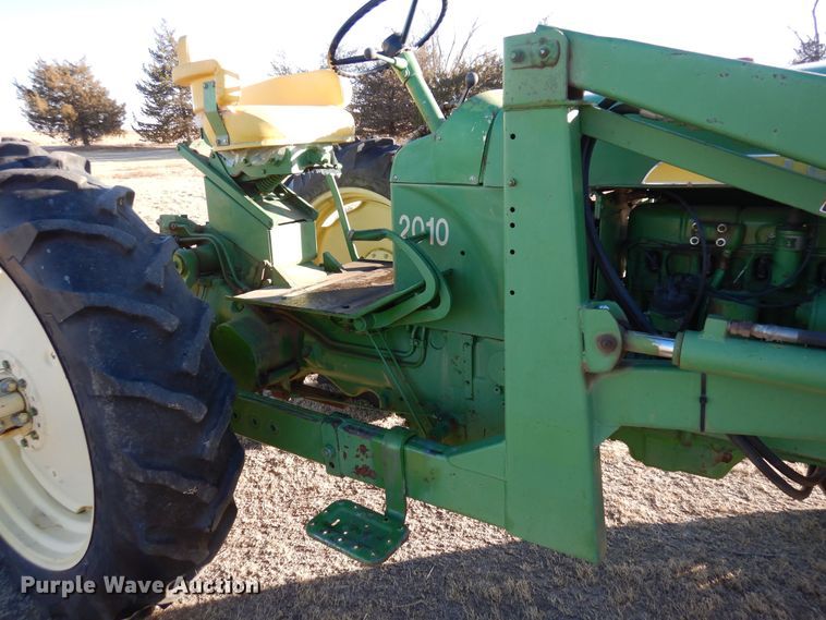 image for item DF8283 1962 John Deere 2010  tractor