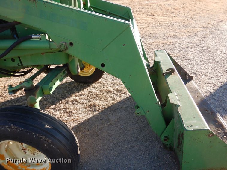 image for item DF8283 1962 John Deere 2010  tractor