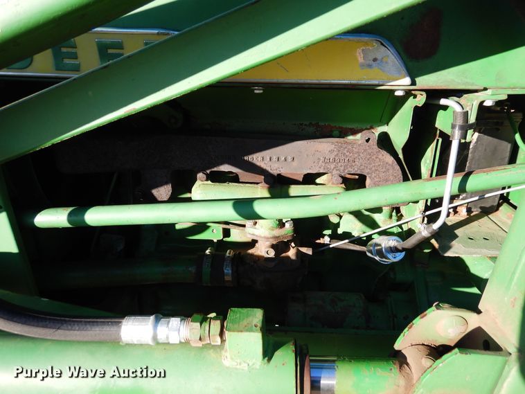 image for item DF8283 1962 John Deere 2010  tractor