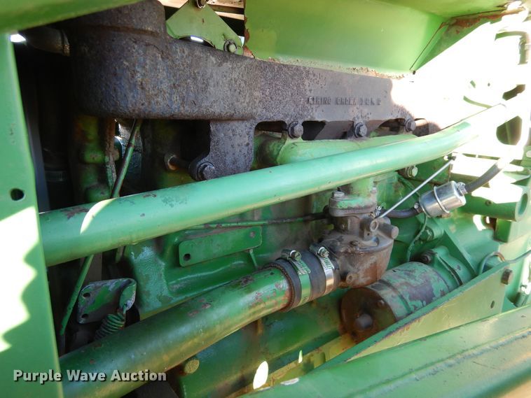 image for item DF8283 1962 John Deere 2010  tractor