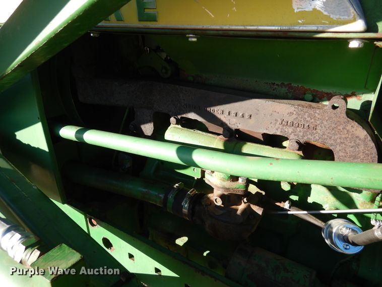 image for item DF8283 1962 John Deere 2010  tractor