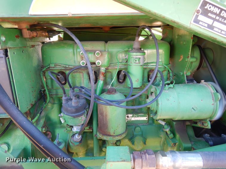 image for item DF8283 1962 John Deere 2010  tractor