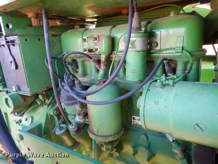 image for item DF8283 1962 John Deere 2010  tractor