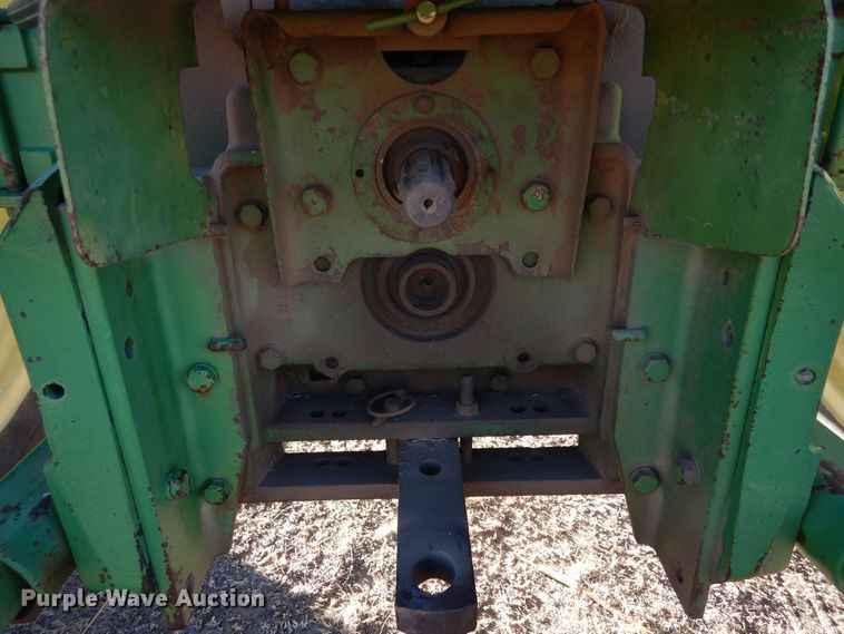 image for item DF8283 1962 John Deere 2010  tractor