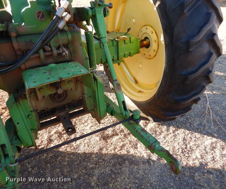 image for item DF8283 1962 John Deere 2010  tractor