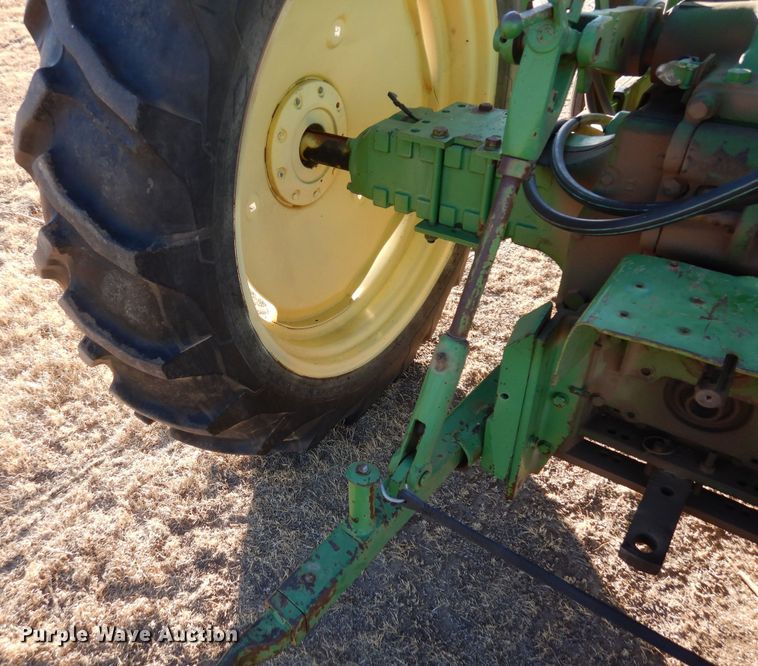 image for item DF8283 1962 John Deere 2010  tractor