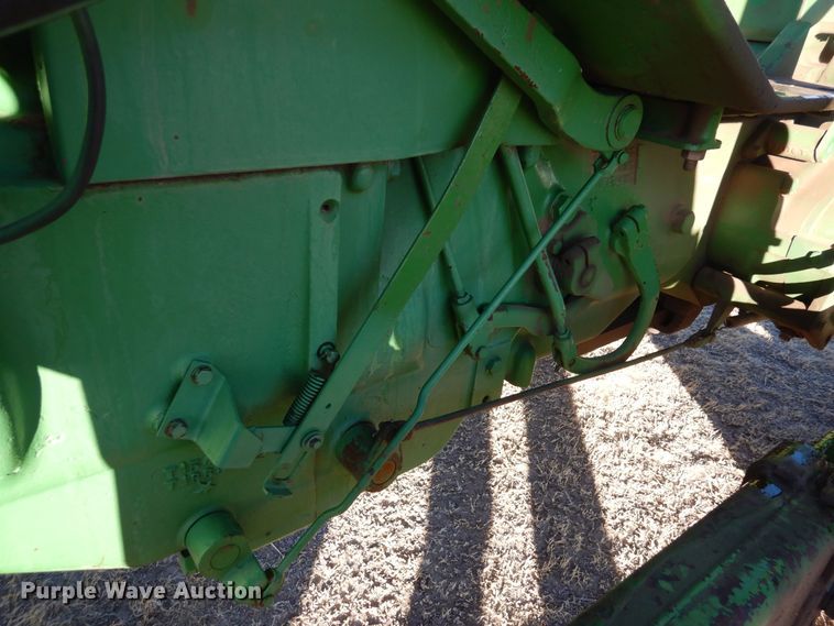 image for item DF8283 1962 John Deere 2010  tractor