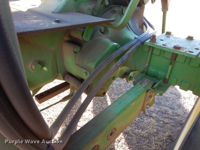 image for item DF8283 1962 John Deere 2010  tractor