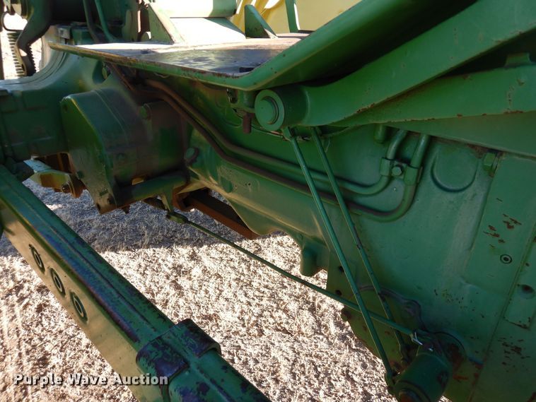 image for item DF8283 1962 John Deere 2010  tractor