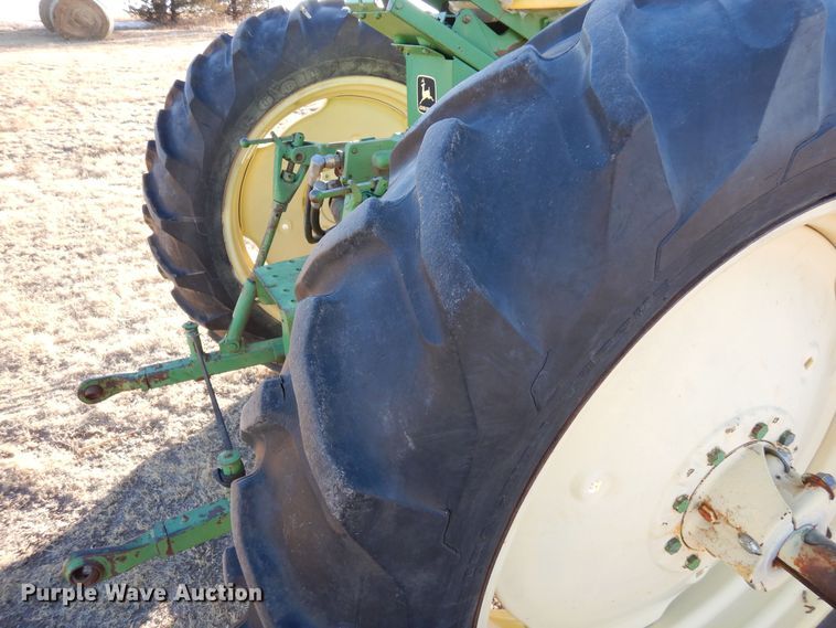 image for item DF8283 1962 John Deere 2010  tractor