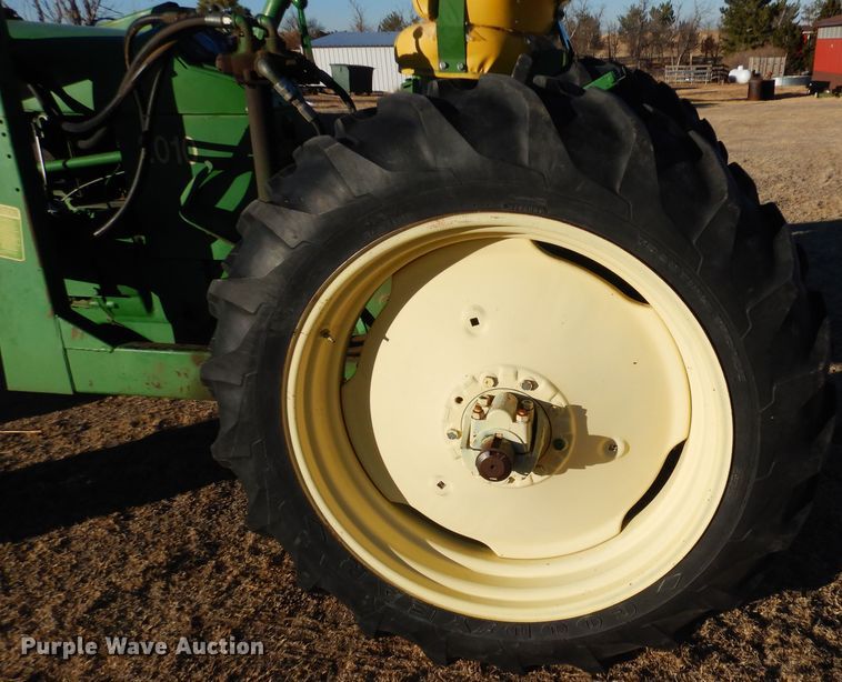 image for item DF8283 1962 John Deere 2010  tractor