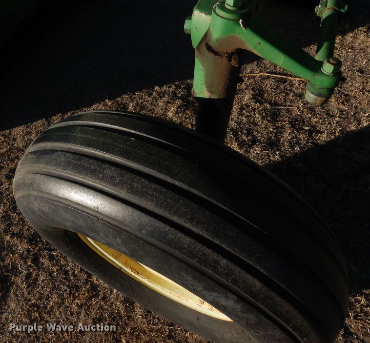 image for item DF8283 1962 John Deere 2010  tractor