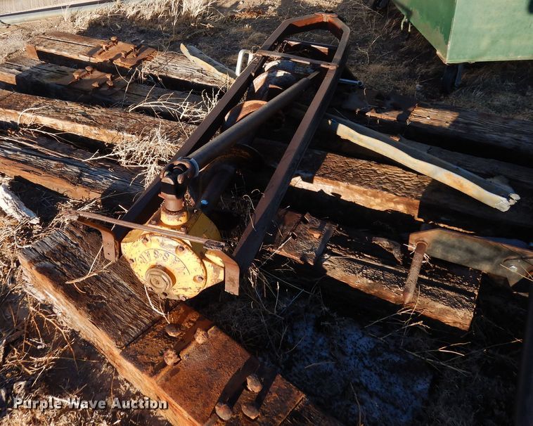 image for item DF8283 1962 John Deere 2010  tractor