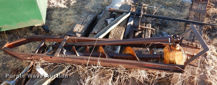 image for item DF8283 1962 John Deere 2010  tractor