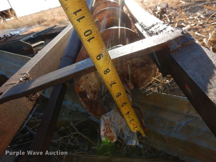 image for item DF8283 1962 John Deere 2010  tractor