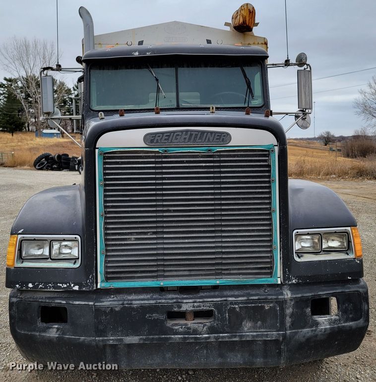 image for item DM8164 1990 Freightliner FLD  fertilizer delivery truck