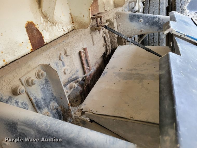 image for item DM8164 1990 Freightliner FLD  fertilizer delivery truck