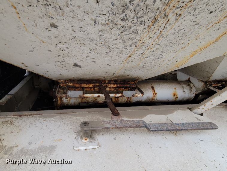 image for item DM8164 1990 Freightliner FLD  fertilizer delivery truck