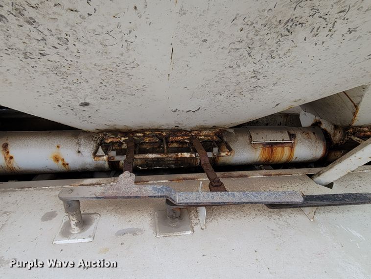 image for item DM8164 1990 Freightliner FLD  fertilizer delivery truck