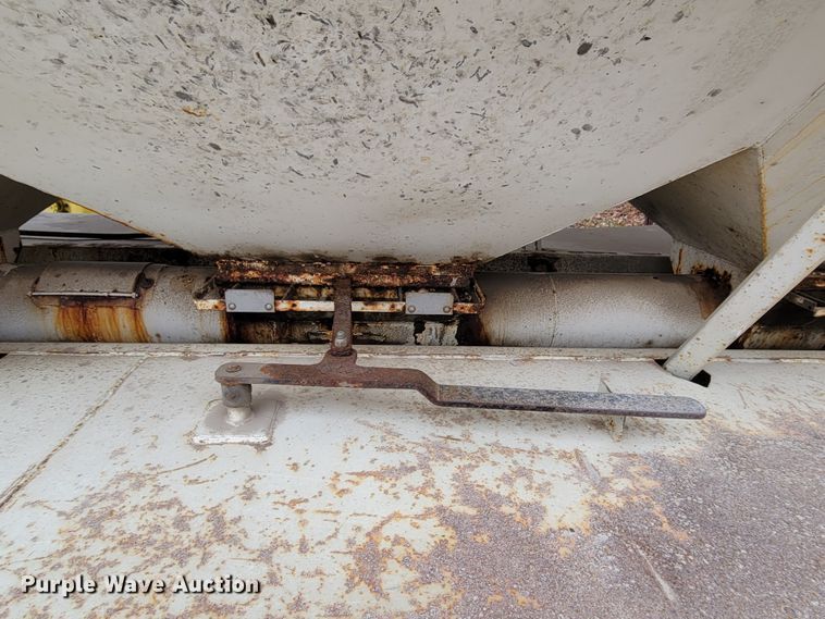 image for item DM8164 1990 Freightliner FLD  fertilizer delivery truck