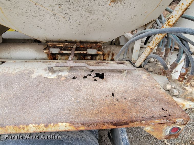 image for item DM8164 1990 Freightliner FLD  fertilizer delivery truck