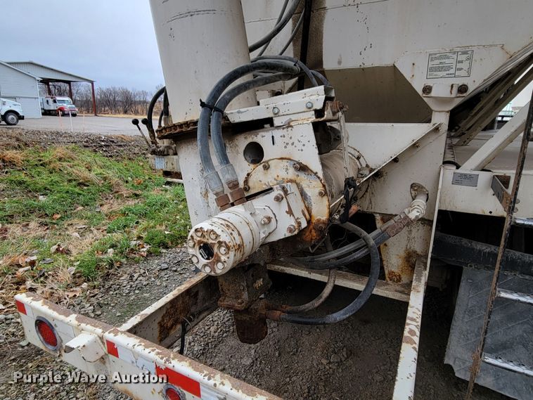 image for item DM8164 1990 Freightliner FLD  fertilizer delivery truck